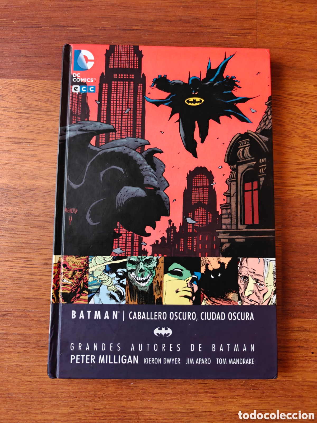 C&oacute;mics: Grandes autores Batman. Caballero oscuro, ciudad oscura. Peter Milligan. Ecc.