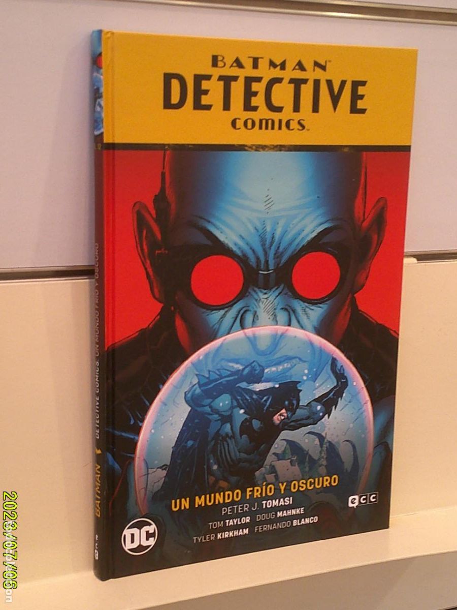 Comics: BATMAN DETECTIVE COMICS UN MUNDO FRIO Y OSCURO - ECC OFERTA