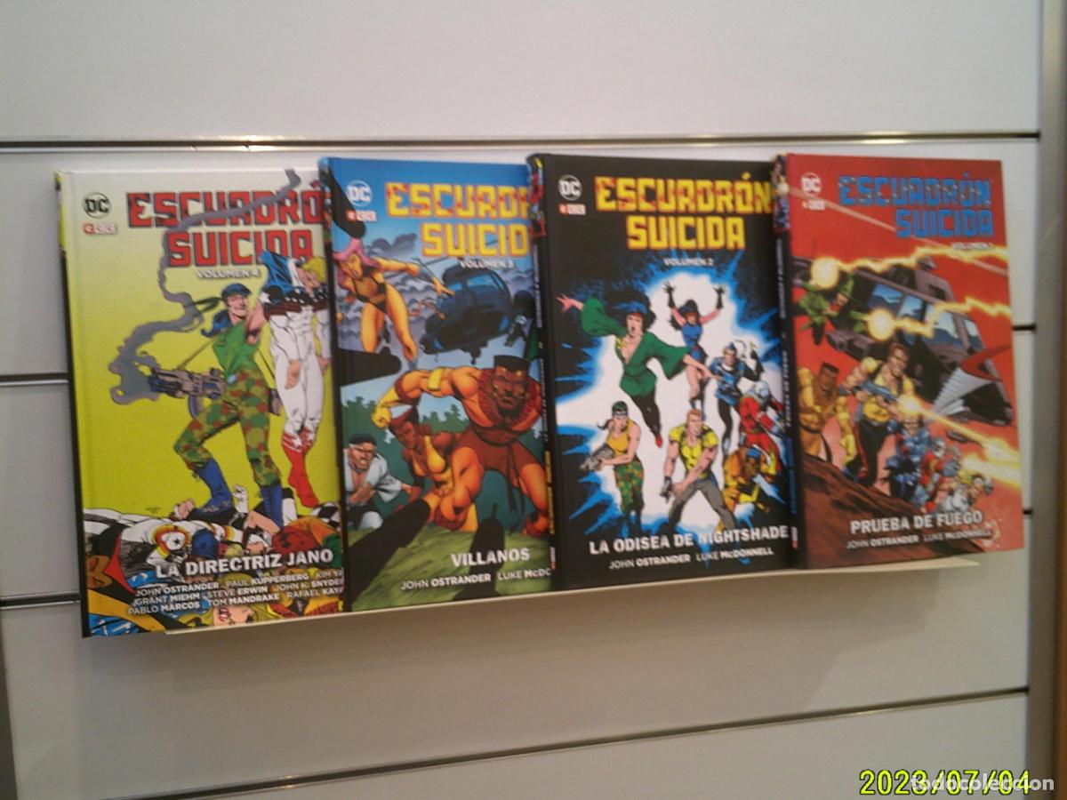 C&oacute;mics: LOTE 4 TOMOS DE ESCUADRON SUICIDA VOLUMEN 1-2-3 Y 4 TAPA DURA DC - ECC OFERTA (ANTES 109,50&euro;)