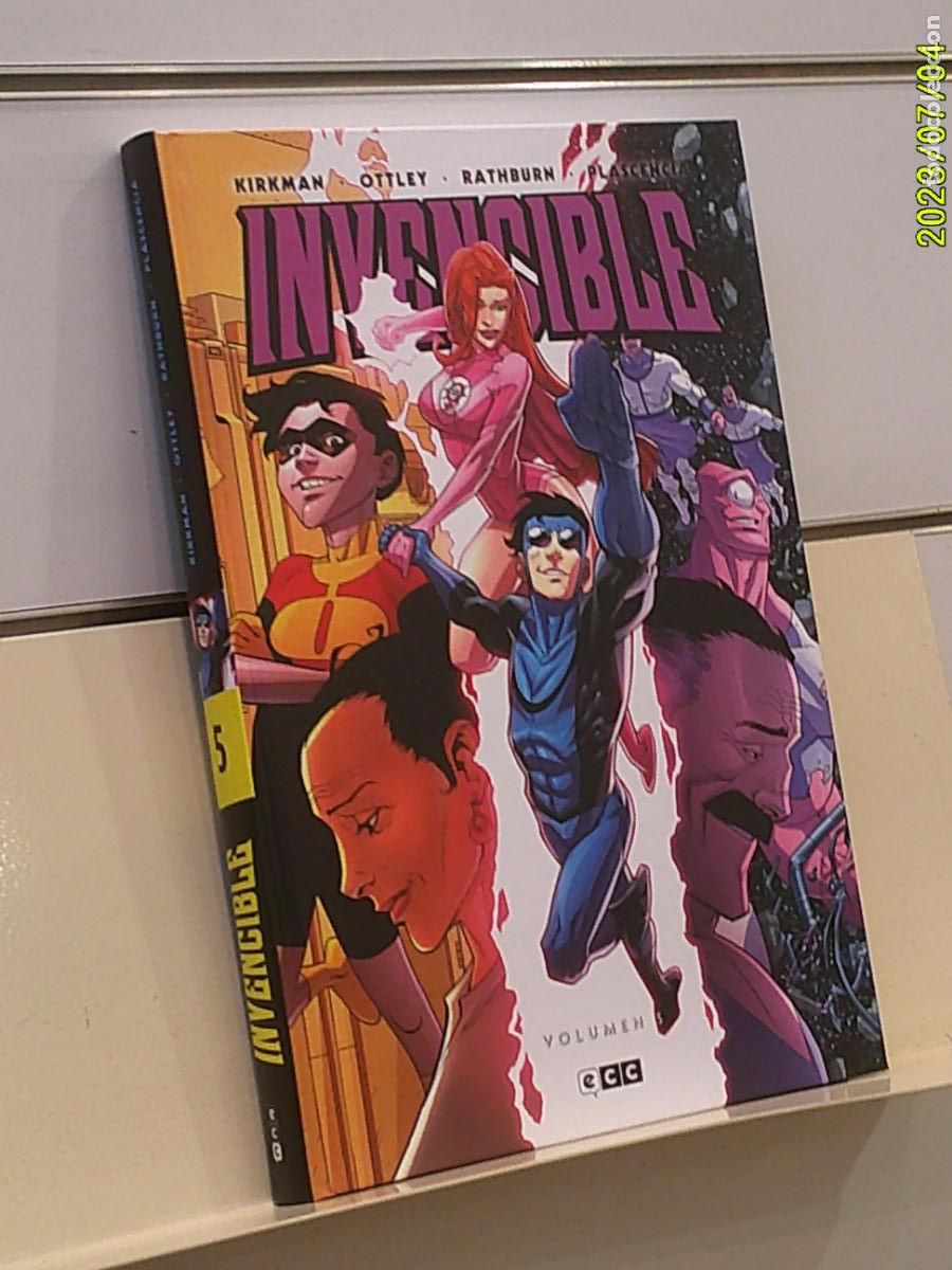 C&oacute;mics: INVENCIBLE VOL. 5 DE 12 KIRKMAN TOMO TAPA DURA - ECC OFERTA (ANTES 39&euro;)