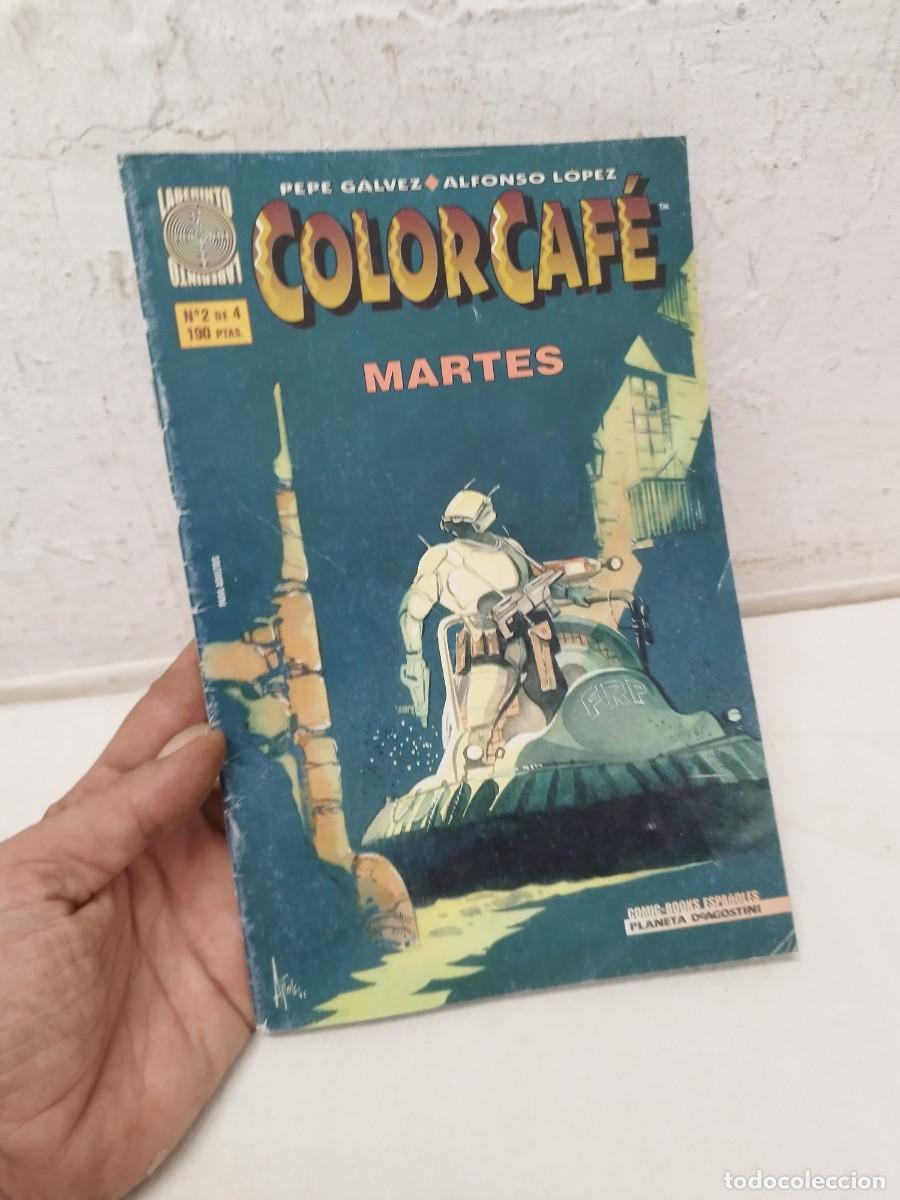 C&oacute;mics: Comic Color Caf&eacute;, titulada Martes.