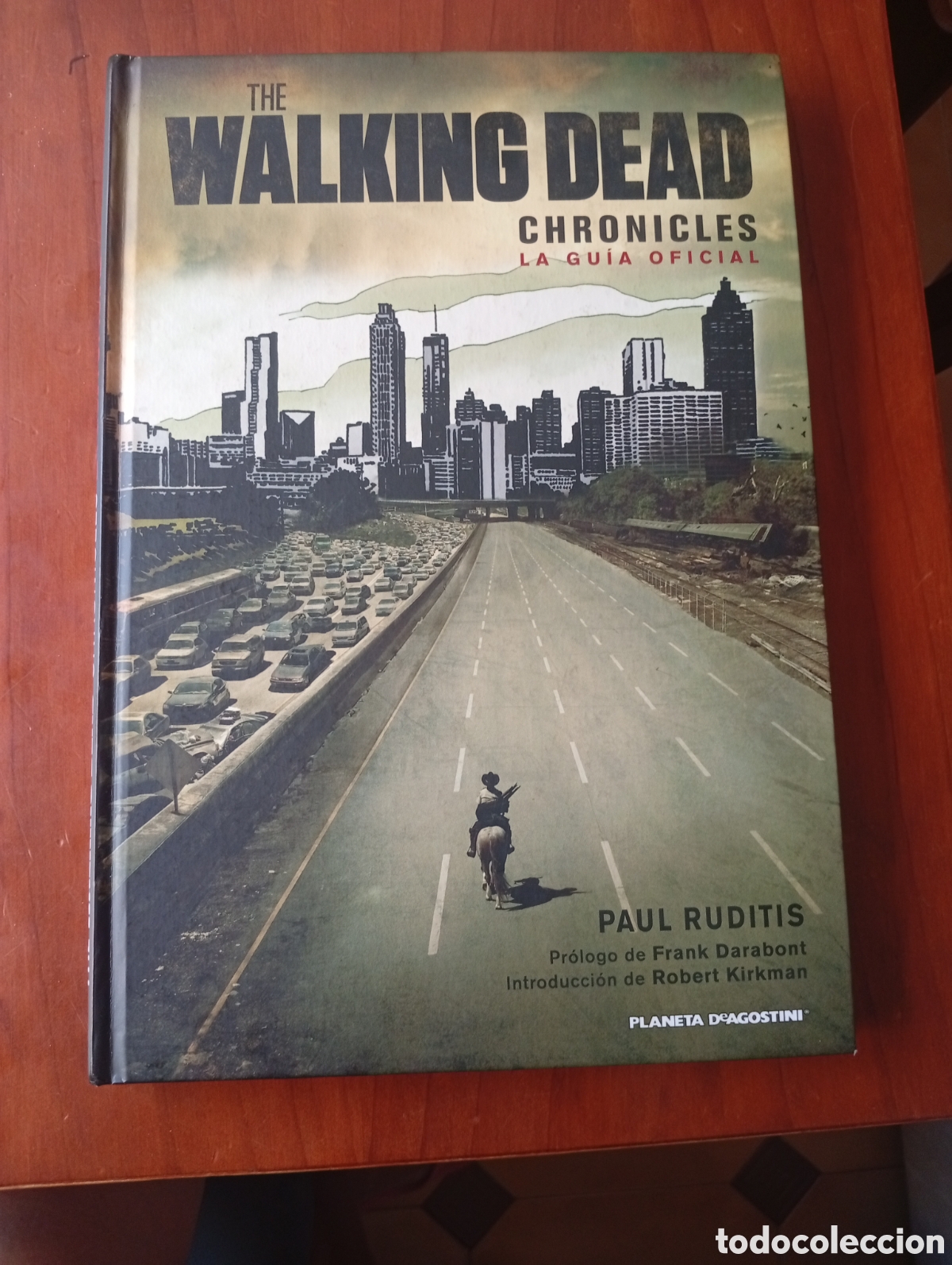 C&oacute;mics: THE WALKING DEAD CHRONICLES LA GUIA OFICIAL - Foto 1
