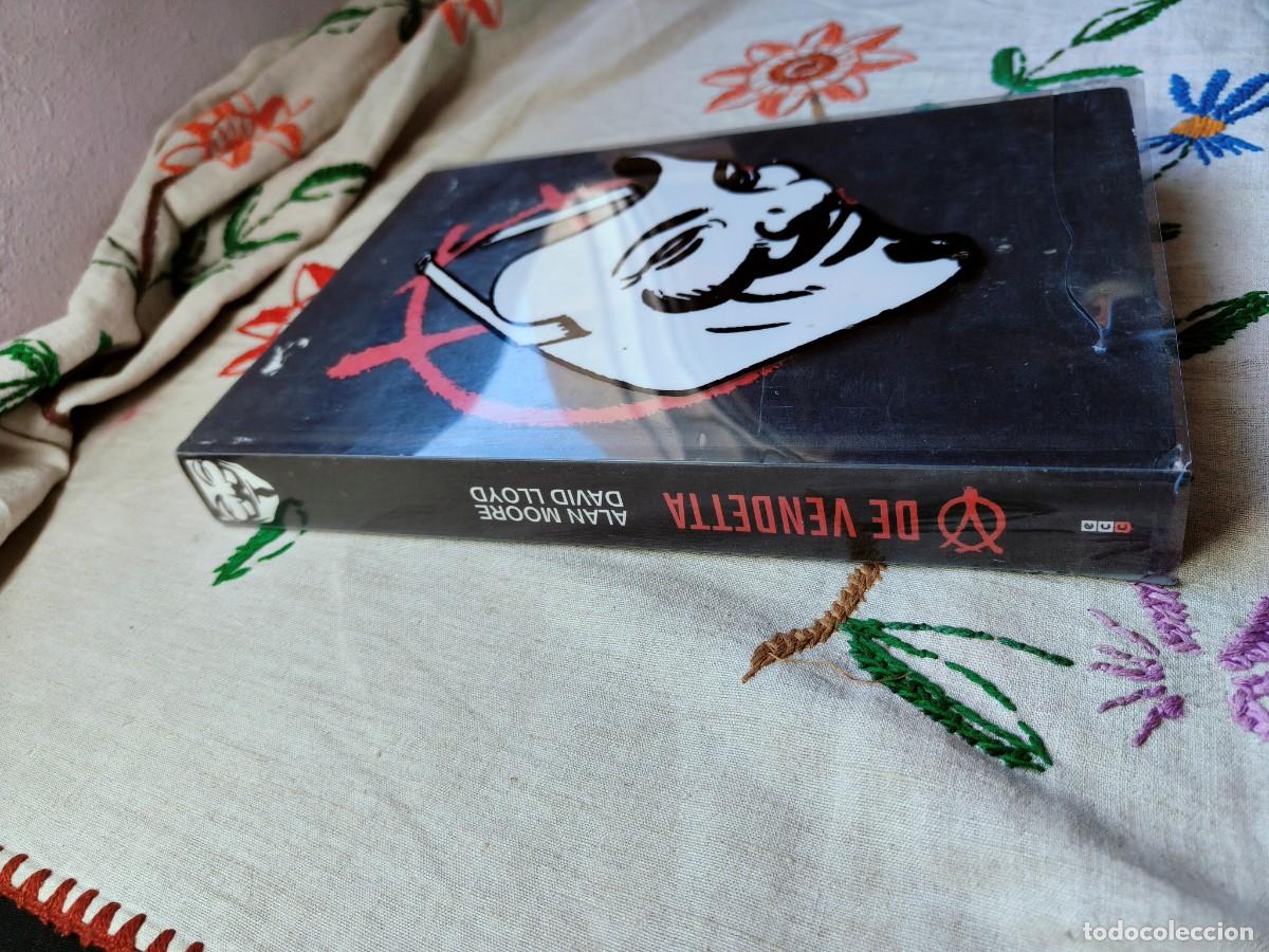 C&oacute;mics: V Vendetta. Deluxe. Alan Moore. DC. ECC. Edici&oacute;n en tapa dura. - Foto 2