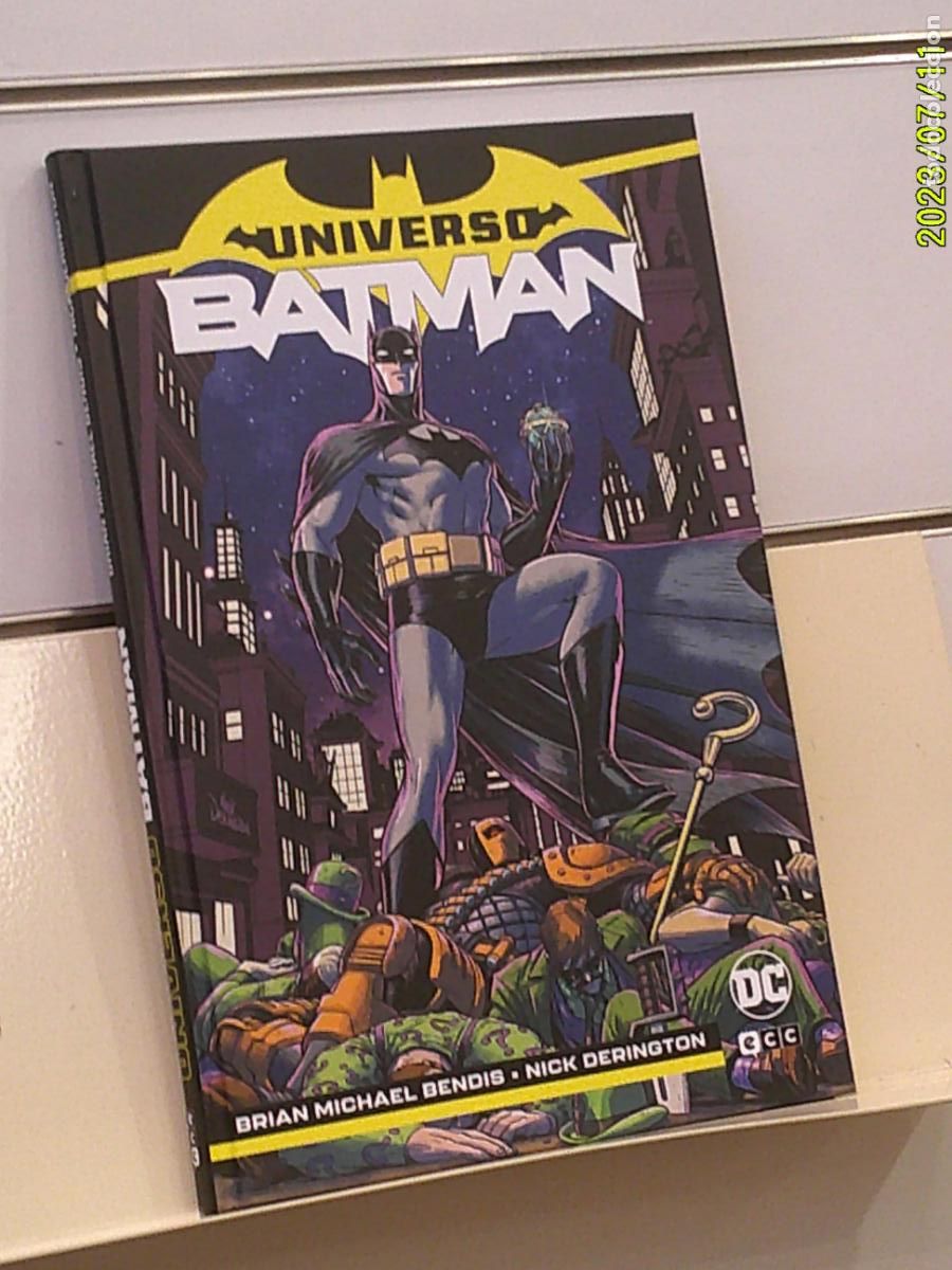 C&oacute;mics: UNIVERSO BATMAN BENDIS TOMO TAPA DURA DC - ECC OFERTA