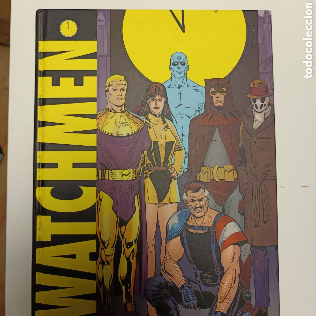C&oacute;mics: Moore, A., & Gibbons, D. (1987). Watchmen. DC Comics.