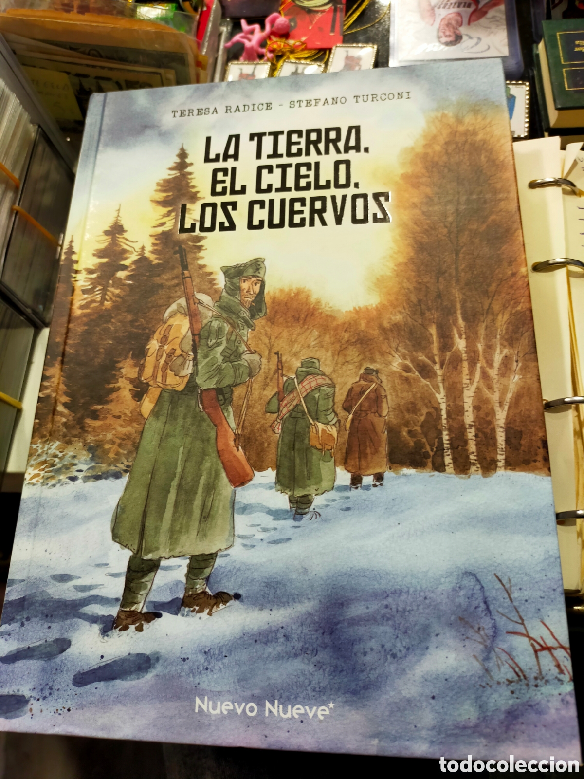 C&oacute;mics: LA TIERRA EL CIELO LOS CUERVOS TERESA RADICE NUEVO NUEVE NUEVO TAPA DURA