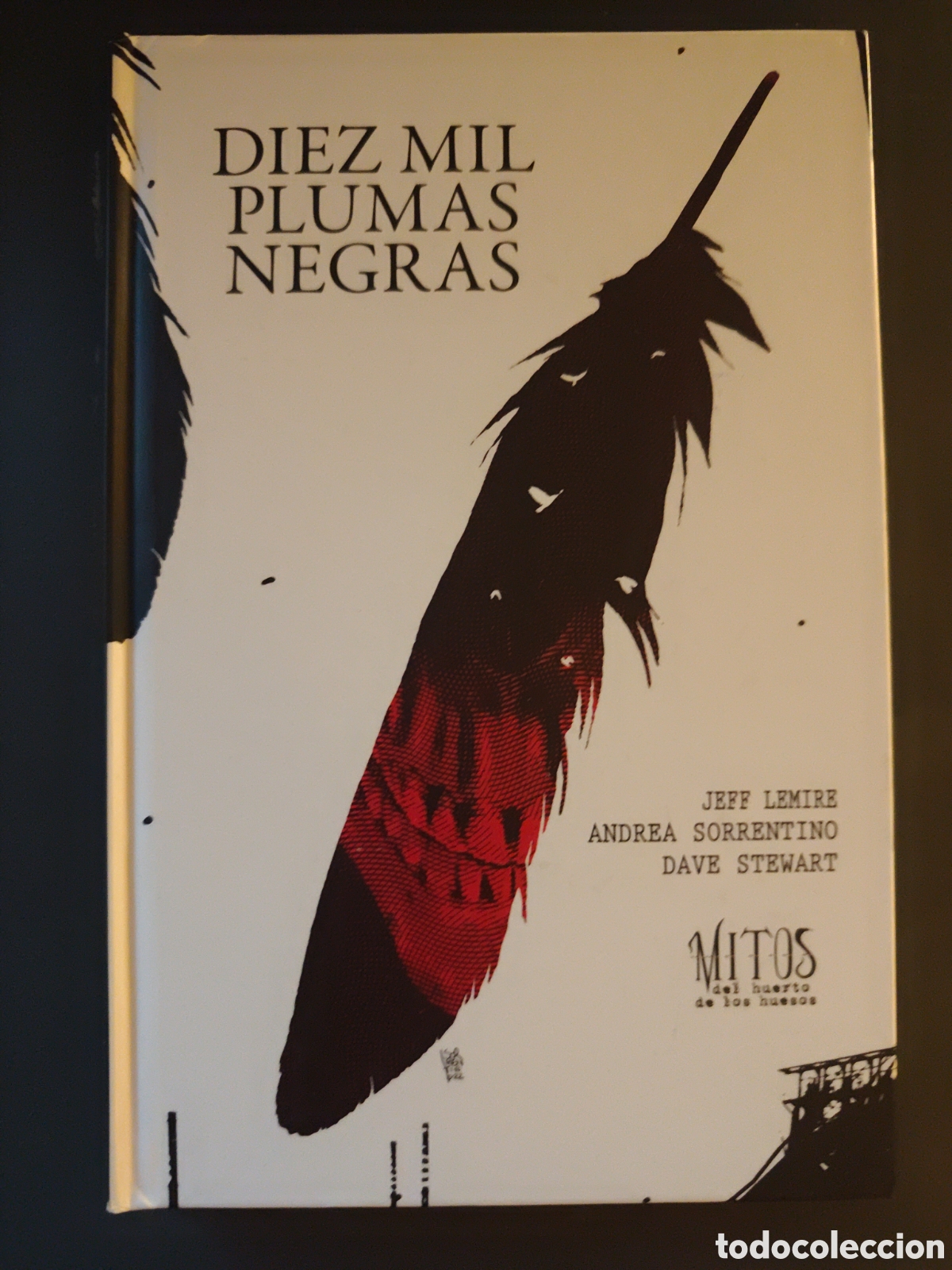 C&oacute;mics: Diez mil plumas negras. Lemire Sorrentino