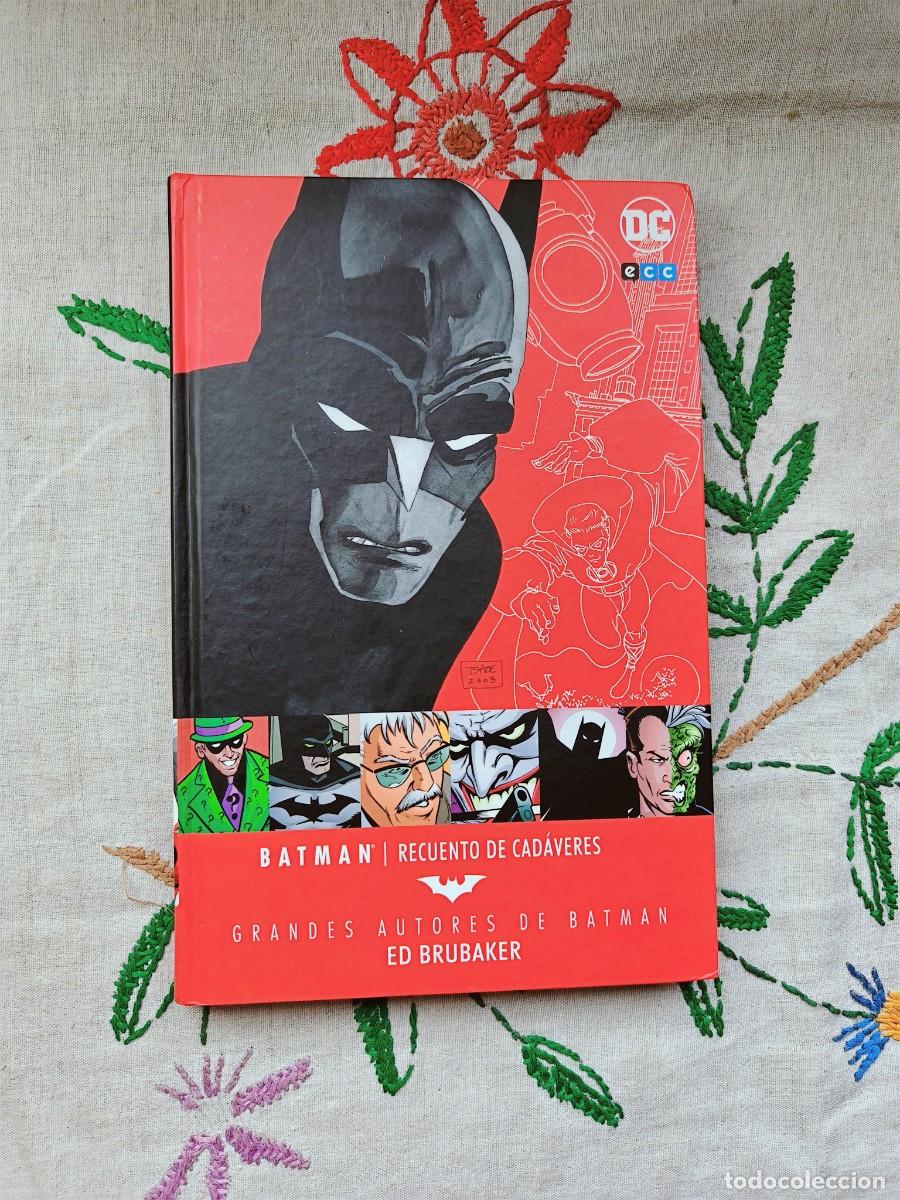 C&oacute;mics: Batman: Recuento de Cad&aacute;veres. Grandes Autores de Batman: Ed Brubaker. ECC. DC Comics. Edici&oacute;n en ta