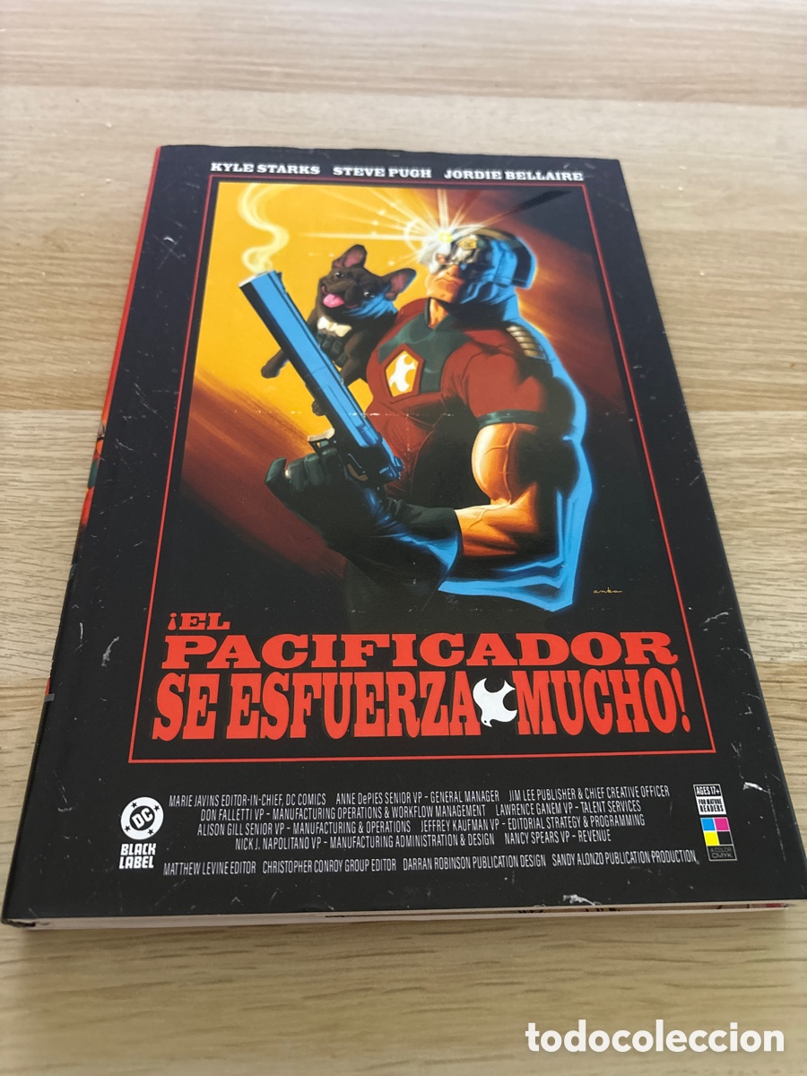 C&oacute;mics: El pacificador se esfuerza mucho. Dc black label