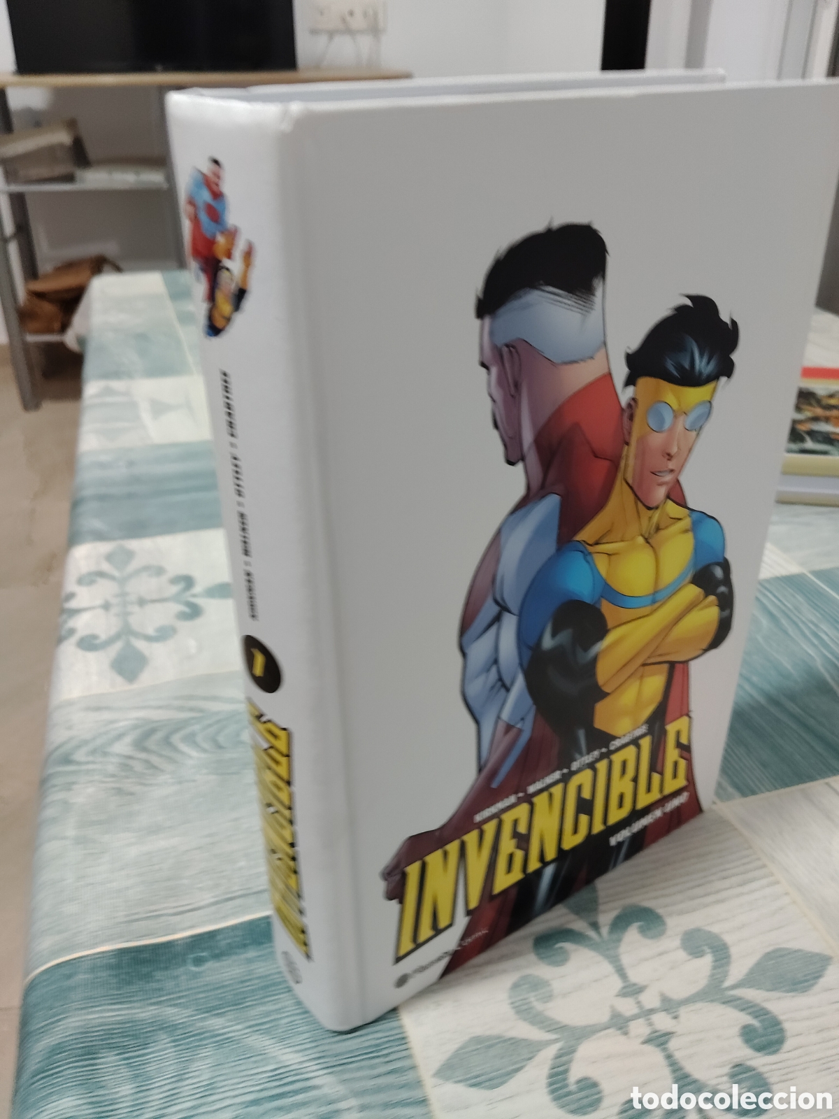 Comics: Invencible . Volumen uno