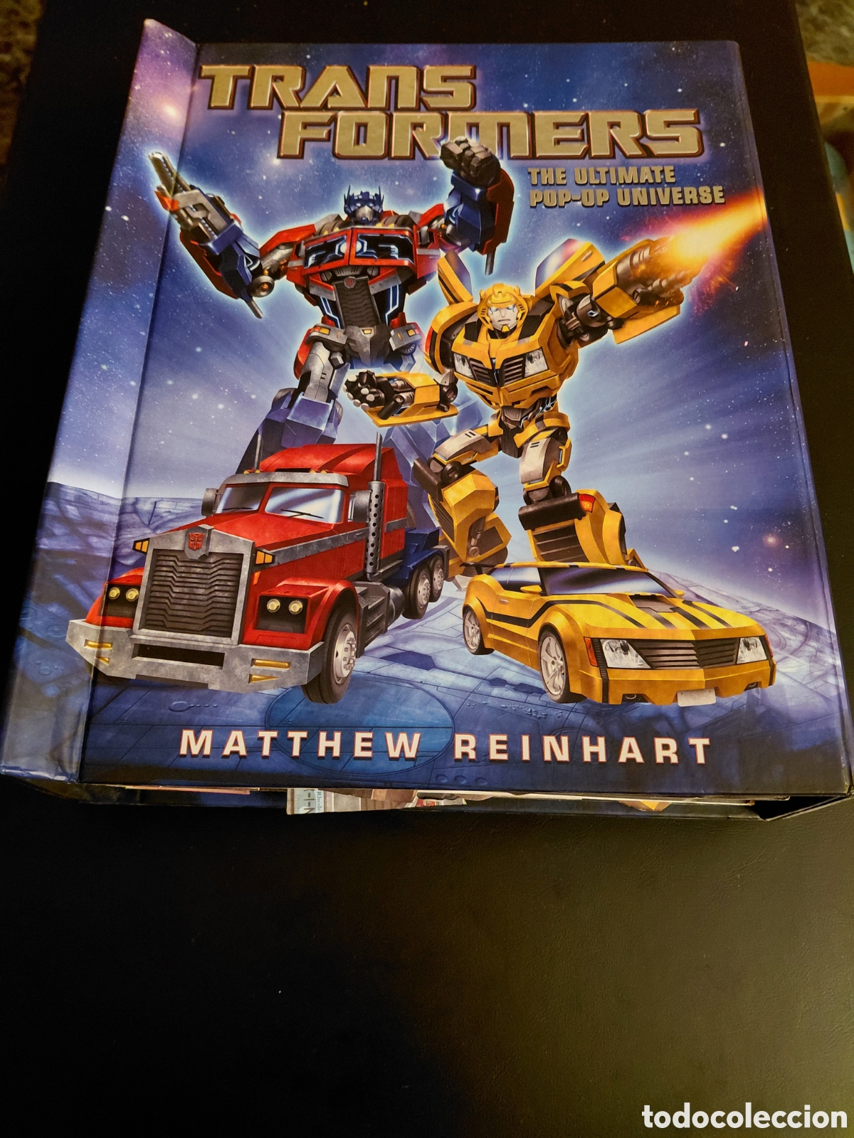 C&oacute;mics: Transformers the ultimate pop-up universe tiene una hoja rota