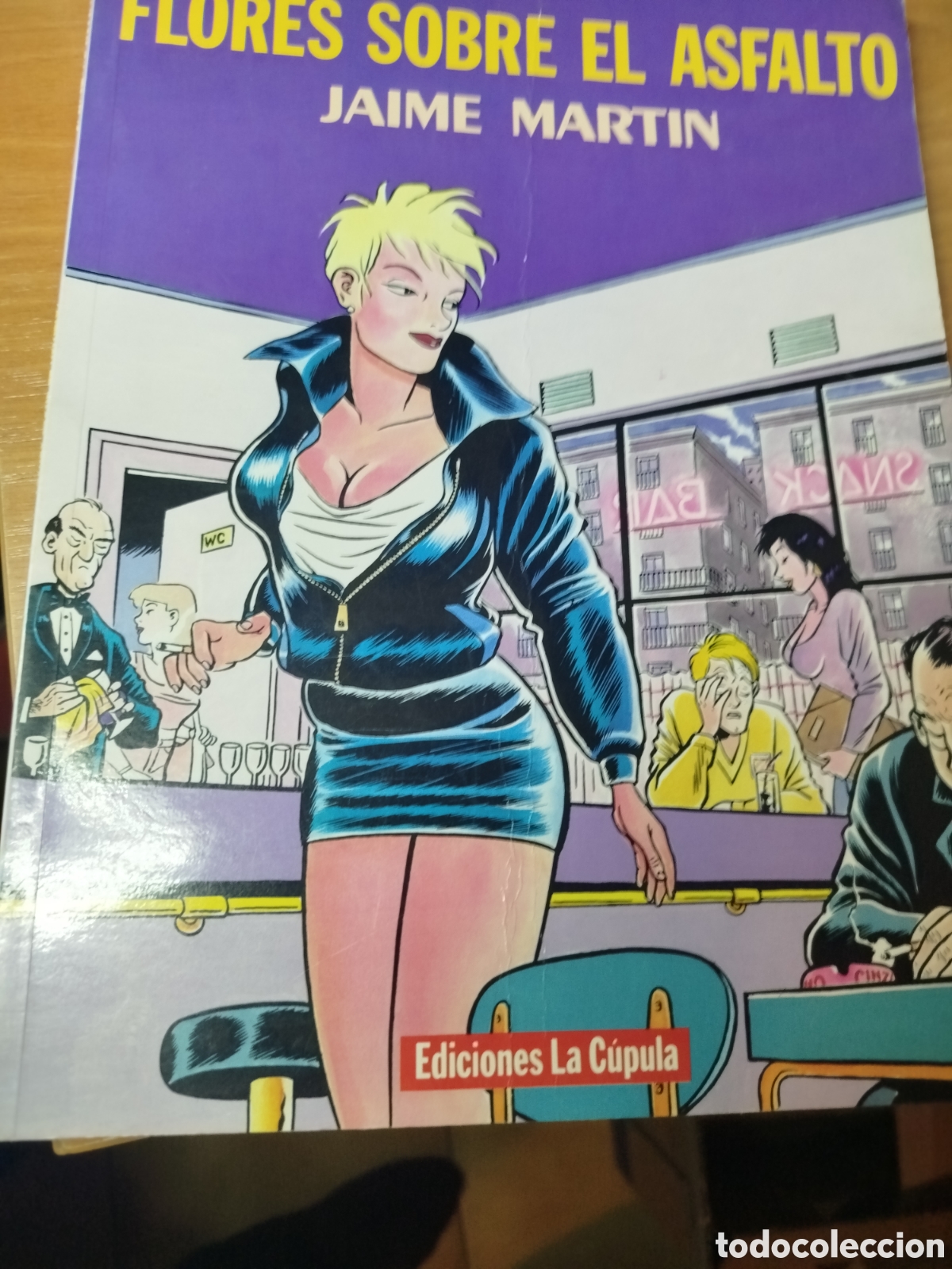 C&oacute;mics: Flores sobre el asfalto. Jaime Mart&iacute;n. Ediciones la c&uacute;pula. C&oacute;mic para adultos