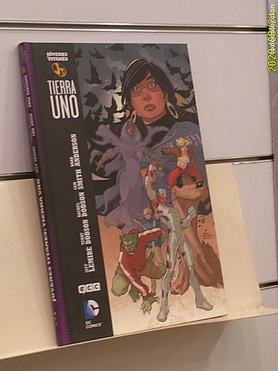 C&oacute;mics: JOVENES TITANES TIERRA UNO TOMO TAPA DURA DC - ECC OFERTA