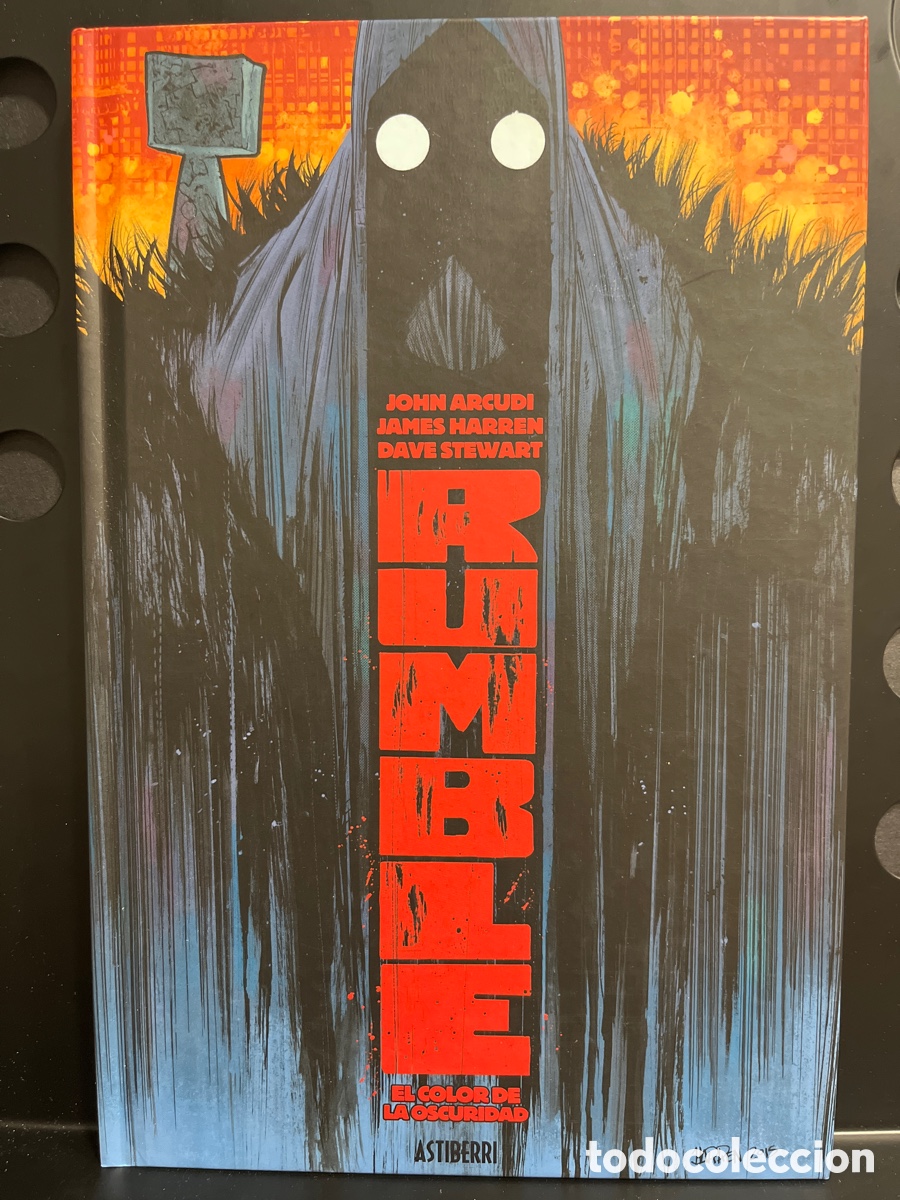 C&oacute;mics: RUMBLE VOL.1 EL COLOR DE LA OSCURIDAD Ed ASTIBERRI ( 2018/2020 )
