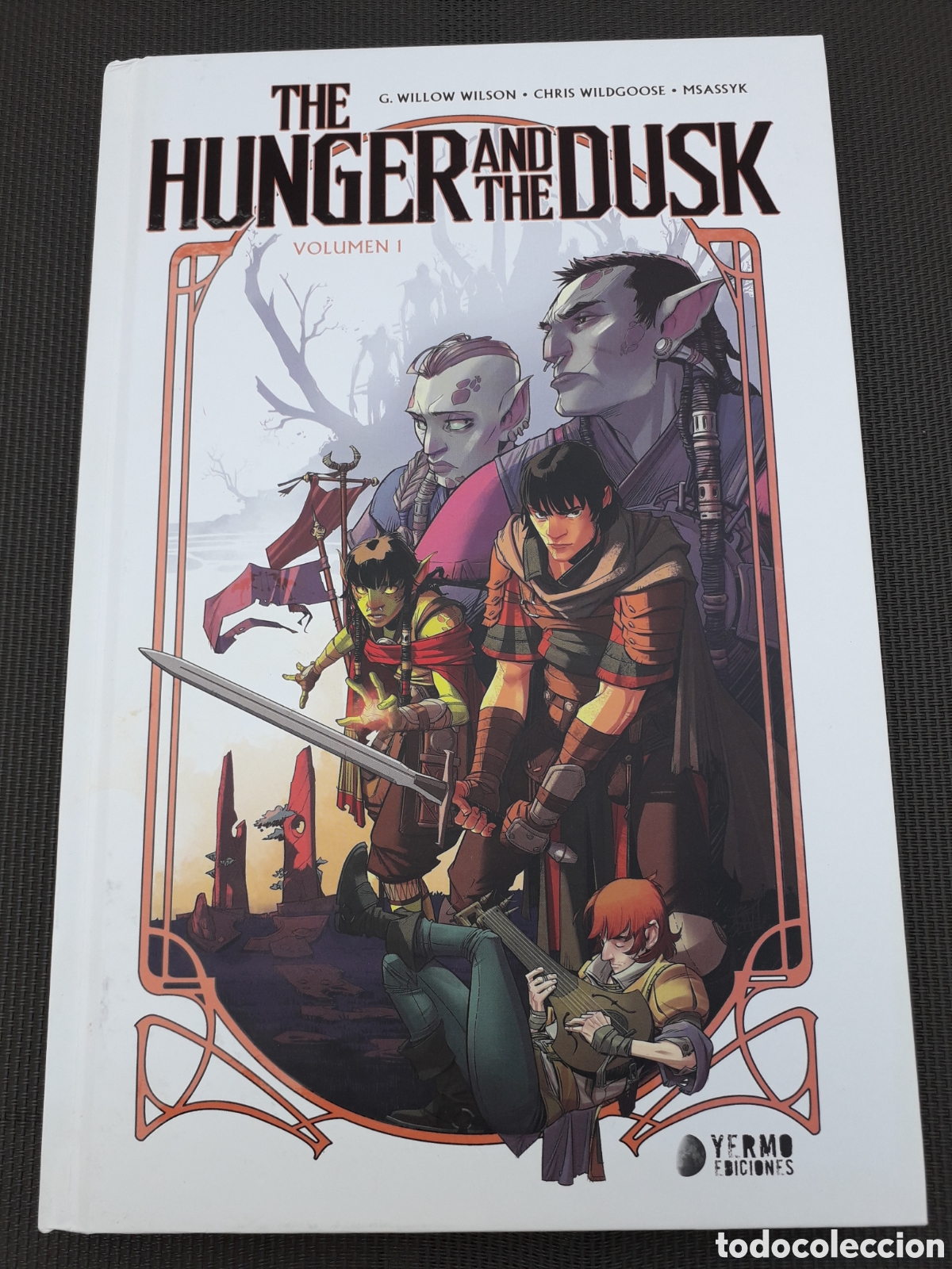 C&oacute;mics: THE HUNGER AND THE DUSK. VOLUMEN 1. EXCELENTE ESTADO