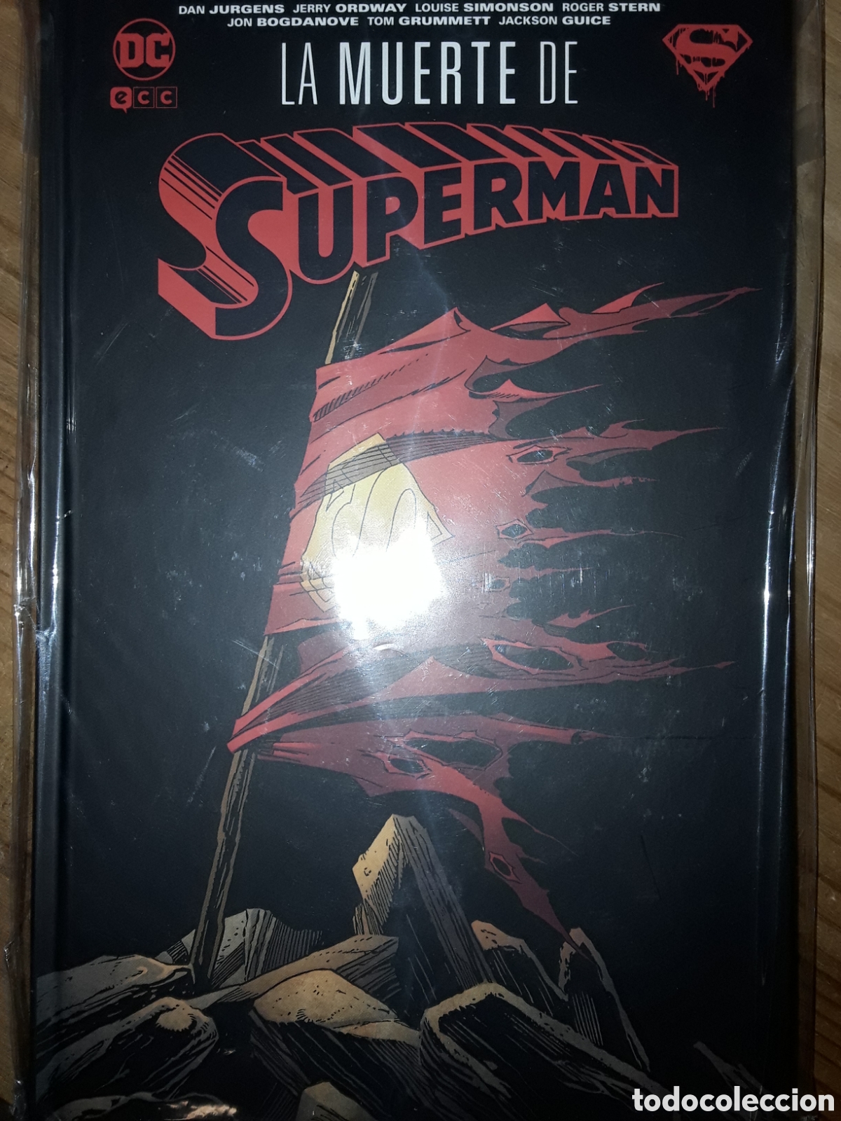 C&oacute;mics: La muerte de Superman (Grandes Novelas Gr&aacute;ficas de DC) - ECC - Foto 1