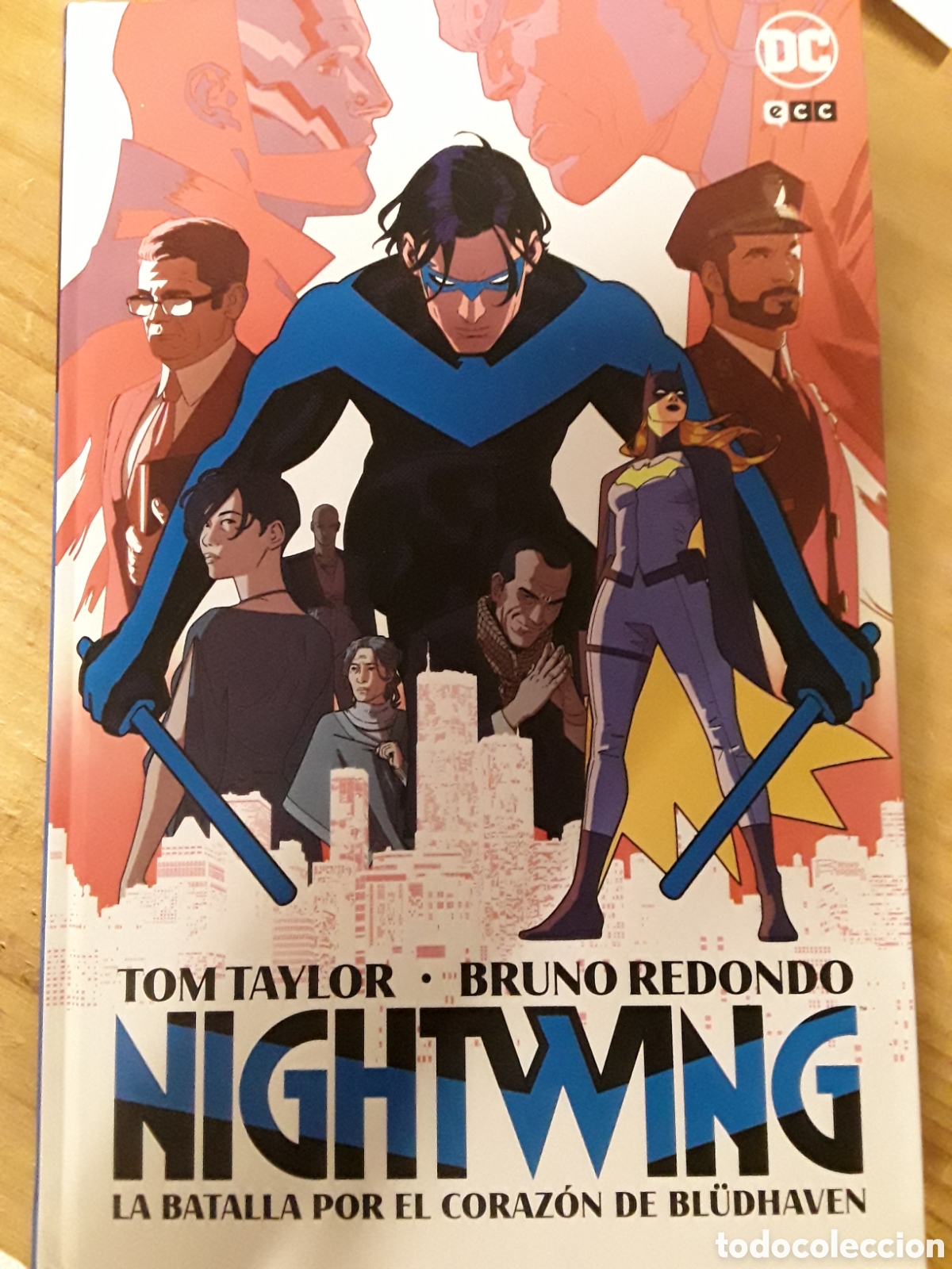 C&oacute;mics: Nightwing 3. La batalla por el coraz&oacute;n de Bl&uuml;dhaven - Taylor, Redondo - ECC - Foto 1