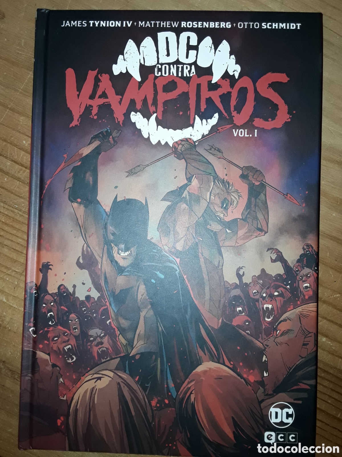 C&oacute;mics: DC Contra Vampiros vol. 1 de 2 - Tynion IV, Rosenberg, Schmidt - ECC - Foto 1