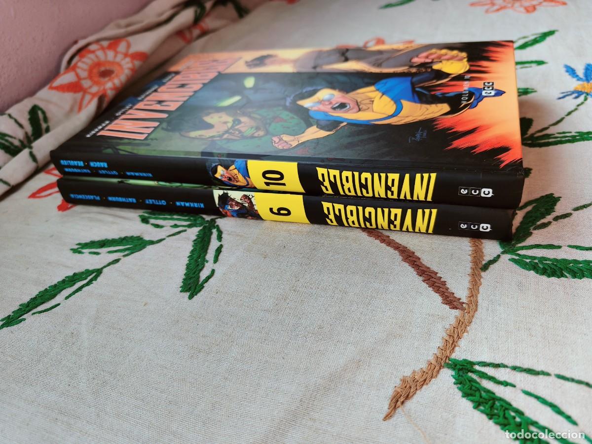 C&oacute;mics: Invencible 6 y 10. Robert Kirkman. ECC. DC Comics. Edici&oacute;n en tapa dura - Foto 2