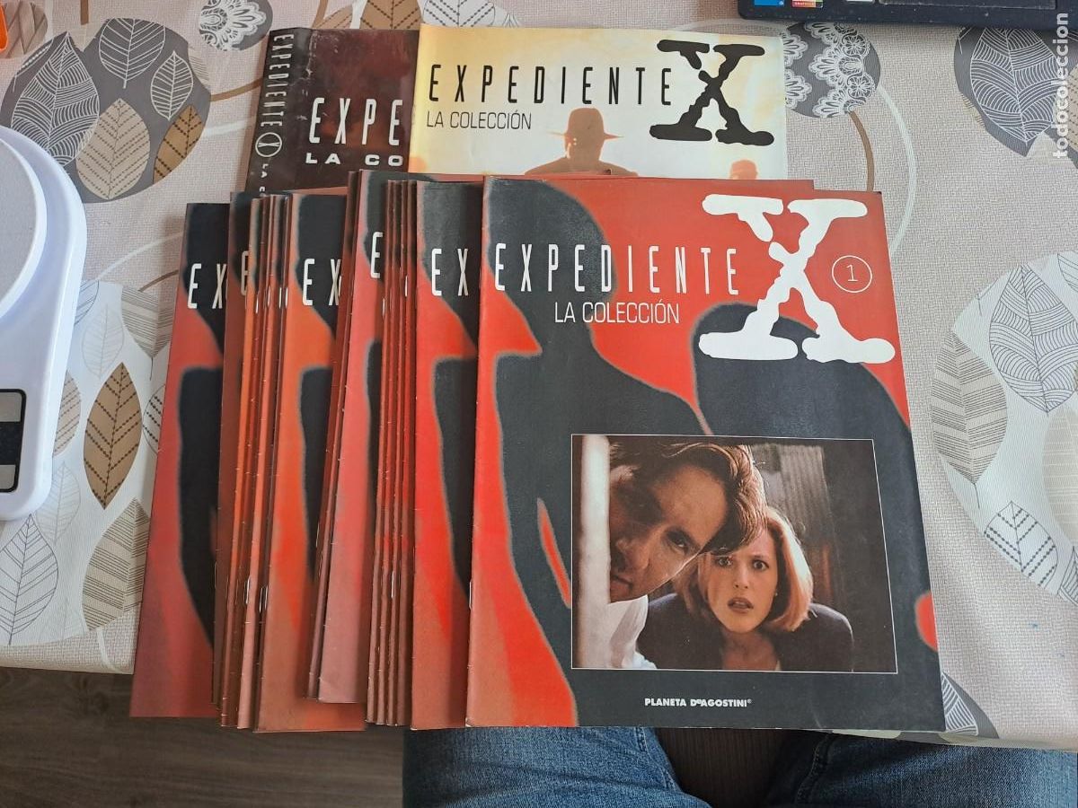 C&oacute;mics: Expediente X completa 25 n&uacute;meros mas las cubiertas y la gu&iacute;a, Planeta en buen estado Bolsa DA