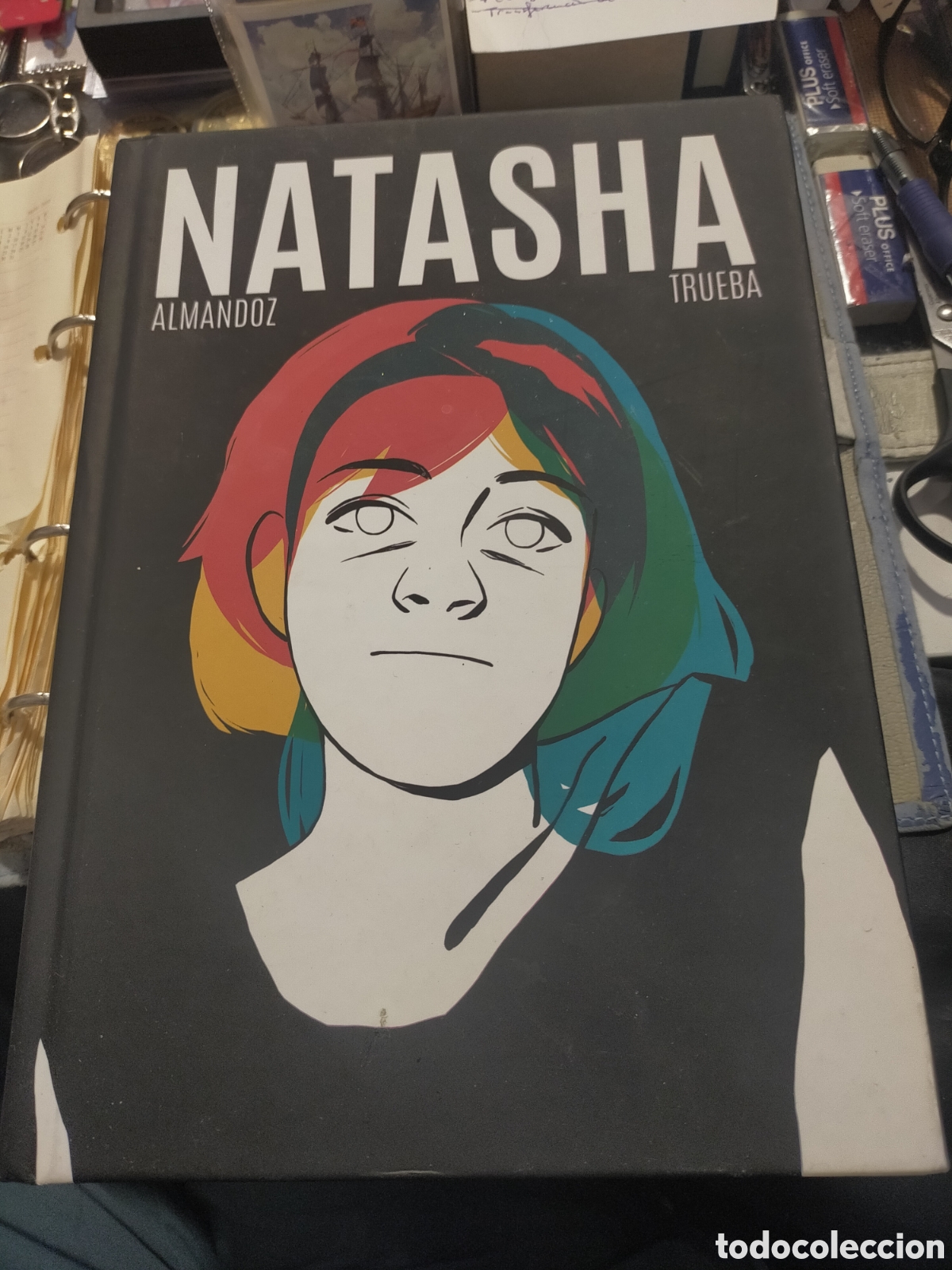 C&oacute;mics: NATASHA ALMANDOZ TRUEBA FARMAZIA BELTZA TAPA DURA