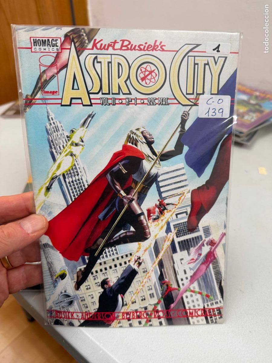 C&oacute;mics: ASTRO CITY NUMERO 1 BUEN ESTADO - Foto 1