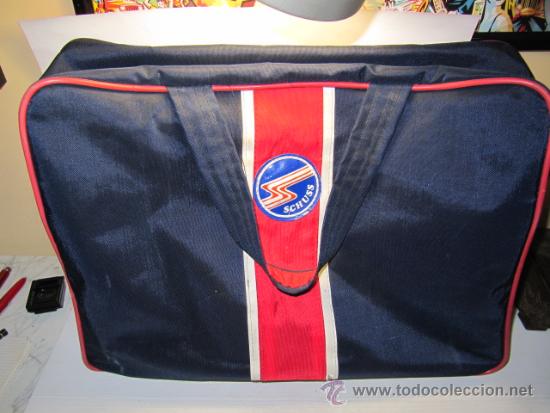 Coleccionismo deportivo: Bolsa de deportes retro, marca Shuss. . 44x33cms - Foto 1