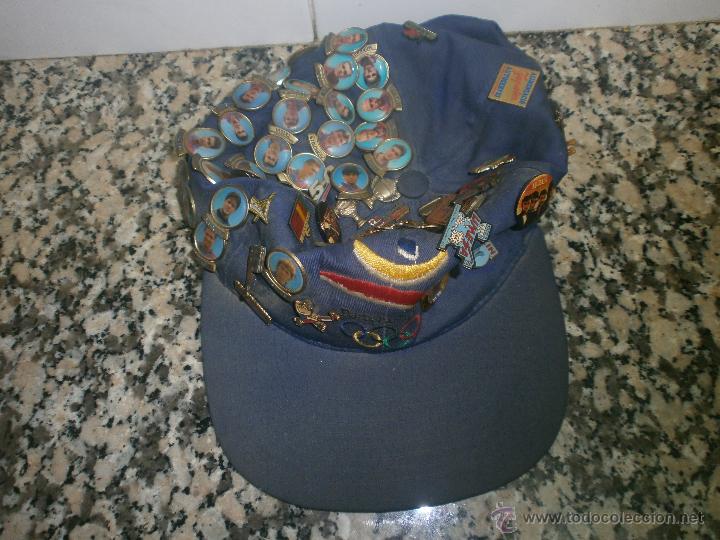 Coleccionismo deportivo: GORRA BARCELONA 92 CON PINS F.C.B Y OTROS - Foto 1