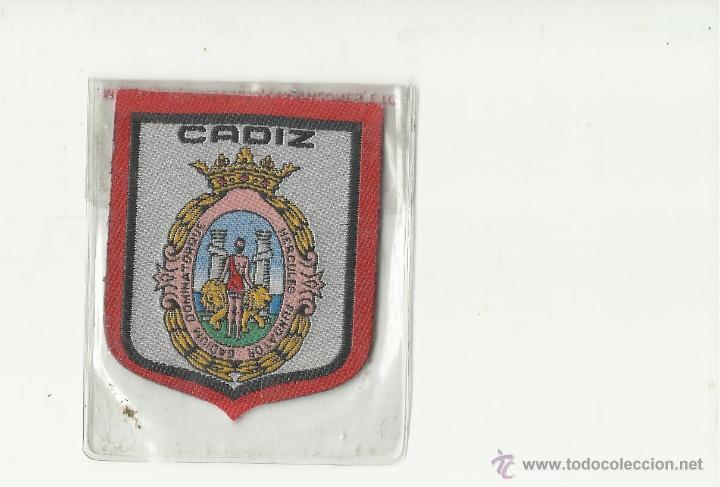Coleccionismo deportivo: escudo en tela cadiz - Foto 1