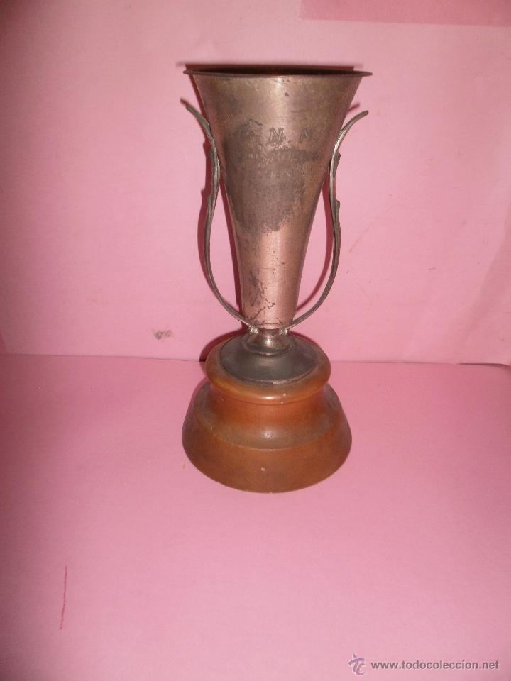 Coleccionismo deportivo: ANTIGUO TROFEO DE NATACI&Oacute;N C.N.M. A&Ntilde;O 1968 - Foto 1
