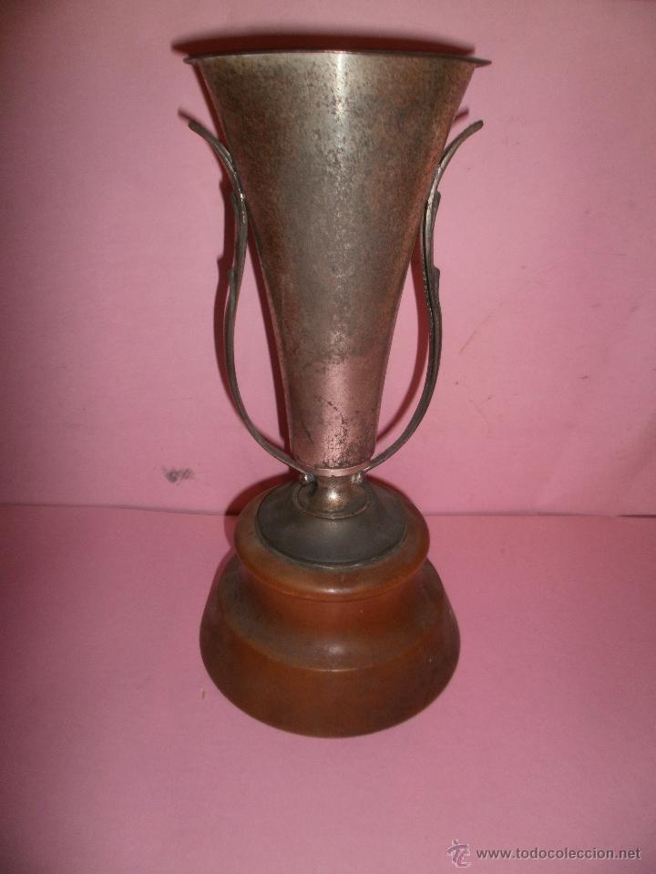Coleccionismo deportivo: ANTIGUO TROFEO DE NATACI&Oacute;N C.N.M. A&Ntilde;O 1968 - Foto 2