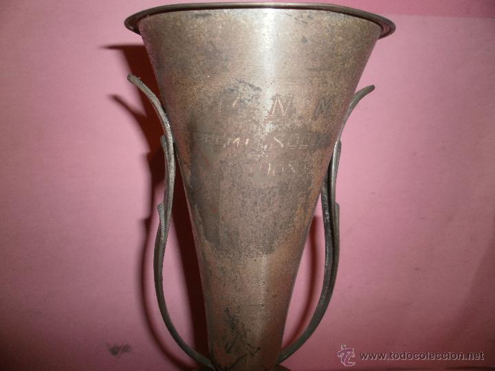 Coleccionismo deportivo: ANTIGUO TROFEO DE NATACI&Oacute;N C.N.M. A&Ntilde;O 1968 - Foto 3