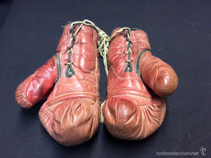 Coleccionismo deportivo: GUANTES DE BOXEO DE PIEL. - Foto 2