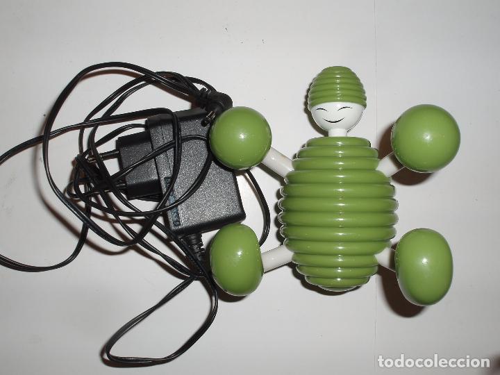 Coleccionismo deportivo: APARATO DE MASAJE ELECTRICO CON VIBRACION - Foto 2