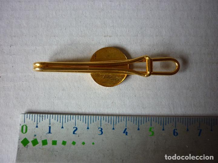 Coleccionismo deportivo: PASADOR DE CORBATA DE LA FEDERACION VIZCAINA DE PELOTA - Foto 2