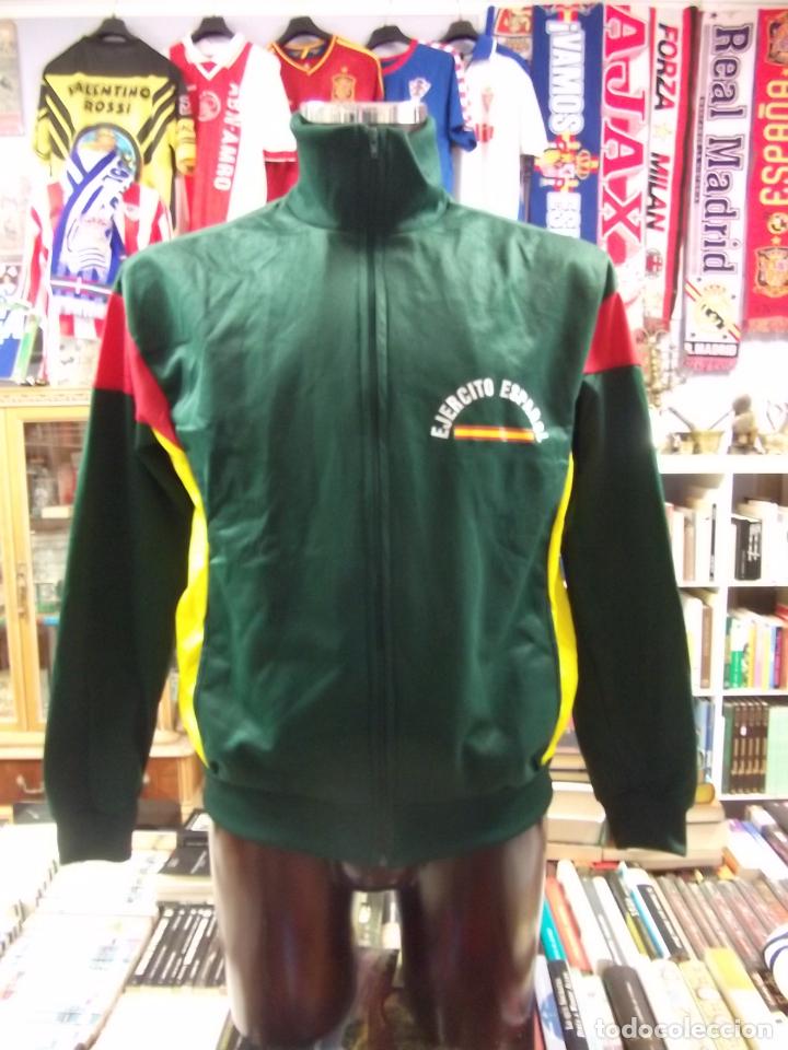 Coleccionismo deportivo: SUDADERA DE CHANDAL DEL EJERCITO ESPA&Ntilde;OL. CON CREMALLERA. TDKDEP14 - Foto 5