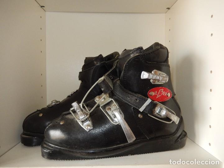 Coleccionismo deportivo: Botas a&ntilde;o 70 Esquiar - Foto 1
