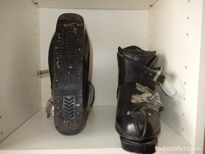 Coleccionismo deportivo: Botas a&ntilde;o 70 Esquiar - Foto 2