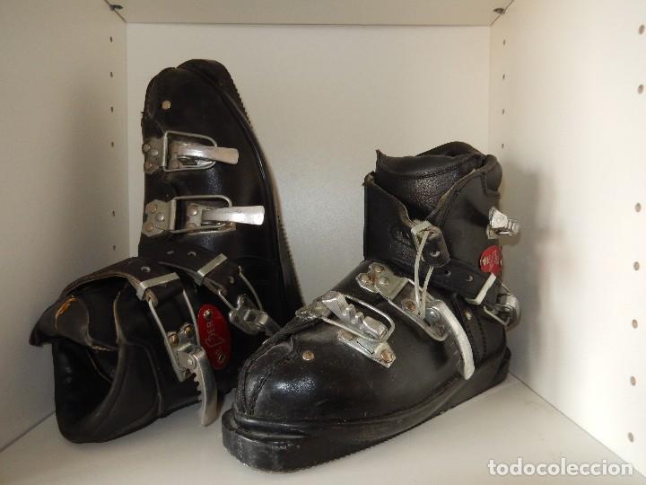 Coleccionismo deportivo: Botas a&ntilde;o 70 Esquiar - Foto 3