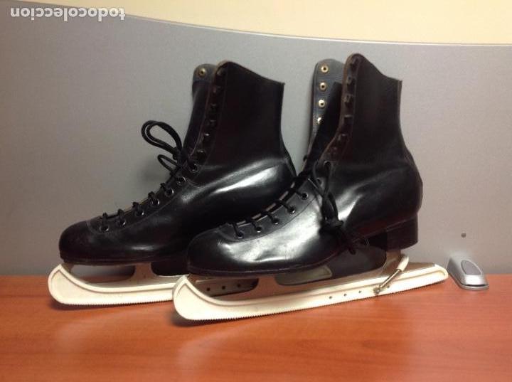 Coleccionismo deportivo: Botas de patinaje vintage ..,., - Foto 1