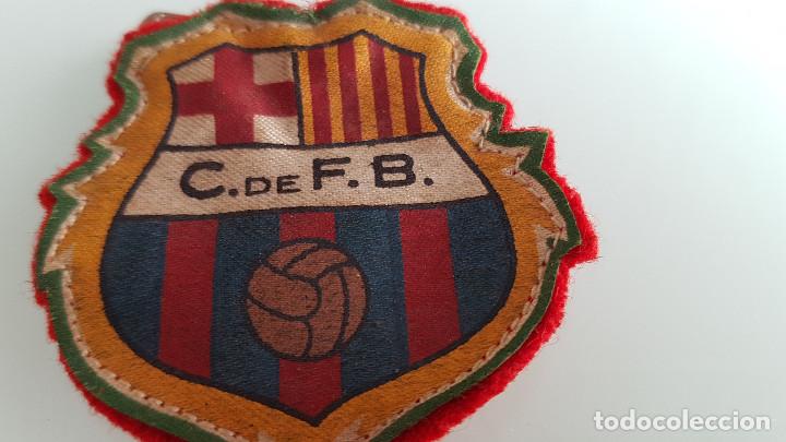 Coleccionismo deportivo: LOTE DE 2 ESCUDOS DE ROPA BAR&Ccedil;A - Foto 5