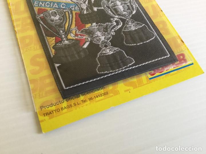 Coleccionismo deportivo: Parche de tela termoadhesivo Valencia CF Copas y escudo - Foto 2