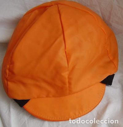 Coleccionismo deportivo: GORRA REVERSIBLE DE CICLISTA, IMPERMEABLE - Foto 1