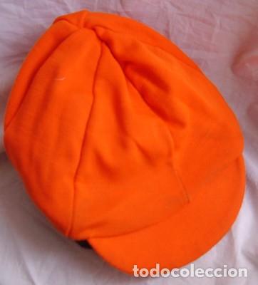 Coleccionismo deportivo: GORRA REVERSIBLE DE CICLISTA, IMPERMEABLE - Foto 2