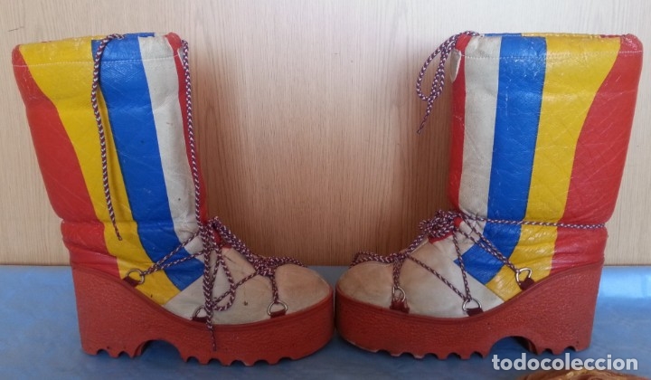Coleccionismo deportivo: Botas de nieve para n&uacute;meros 34-36. Par - Foto 2