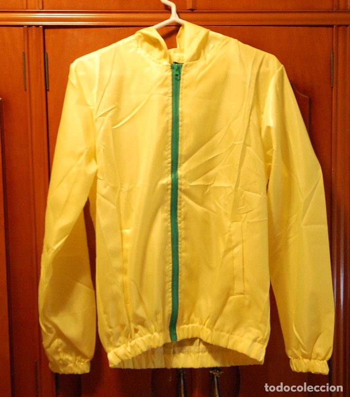 Coleccionismo deportivo: Chubasquero amarillo y verde - Foto 1