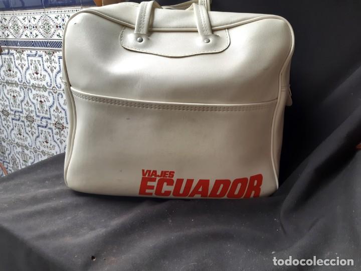 Macuto de viaje hecho de tejido con doble asa