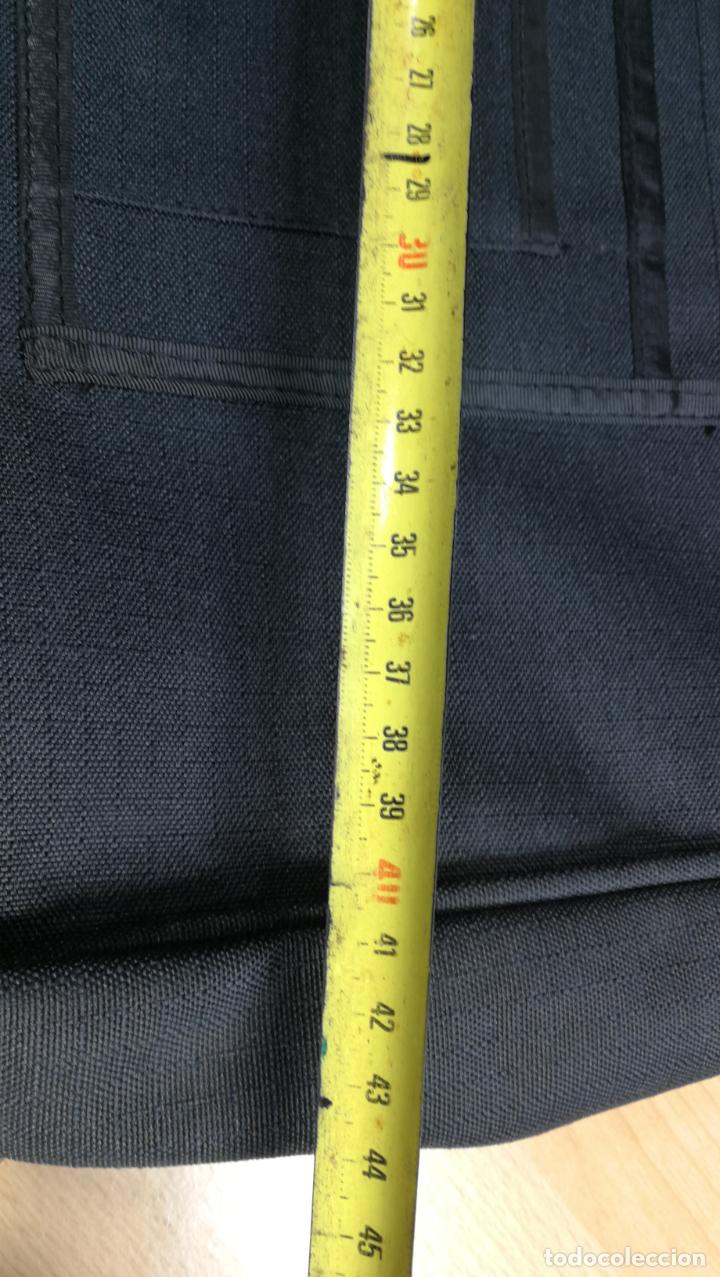 Coleccionismo deportivo: BANDOLERA funda PARA PORT&Aacute;TIL o documentos DEL REAL MADRID - Foto 25