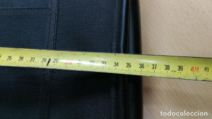 Coleccionismo deportivo: BANDOLERA funda PARA PORT&Aacute;TIL o documentos DEL REAL MADRID - Foto 27