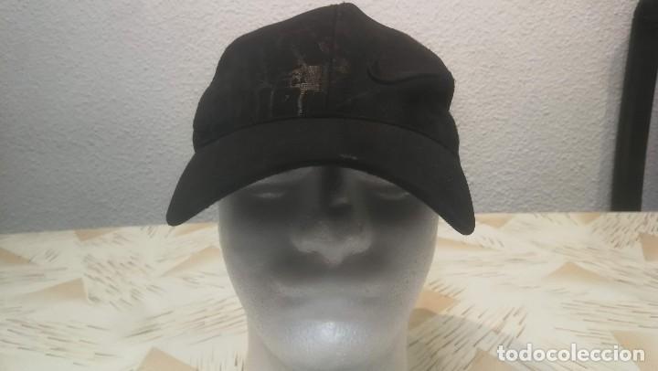 Coleccionismo deportivo: GORRA NIKE NEGRA CON MALLA A&Ntilde;OS 90 - Foto 2